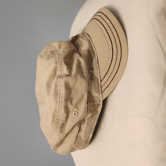 Cream coloured hat with peace sign - Picture 2 of 5